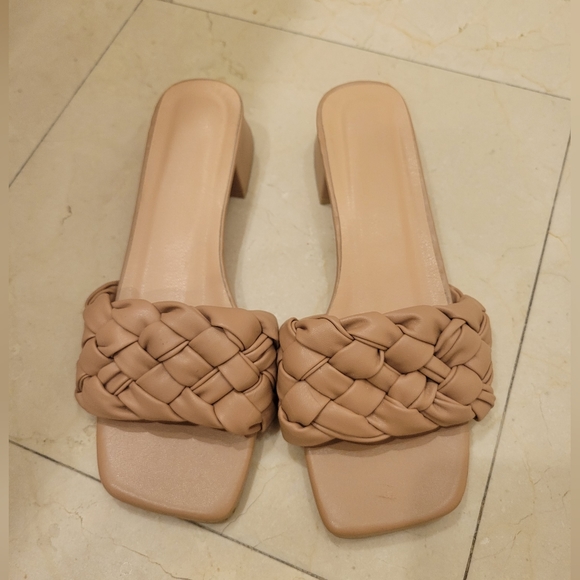 Braided sandals size 6 - Picture 5 of 8